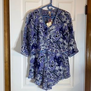 Raga Women’s Romper Size Small-NWT & Button